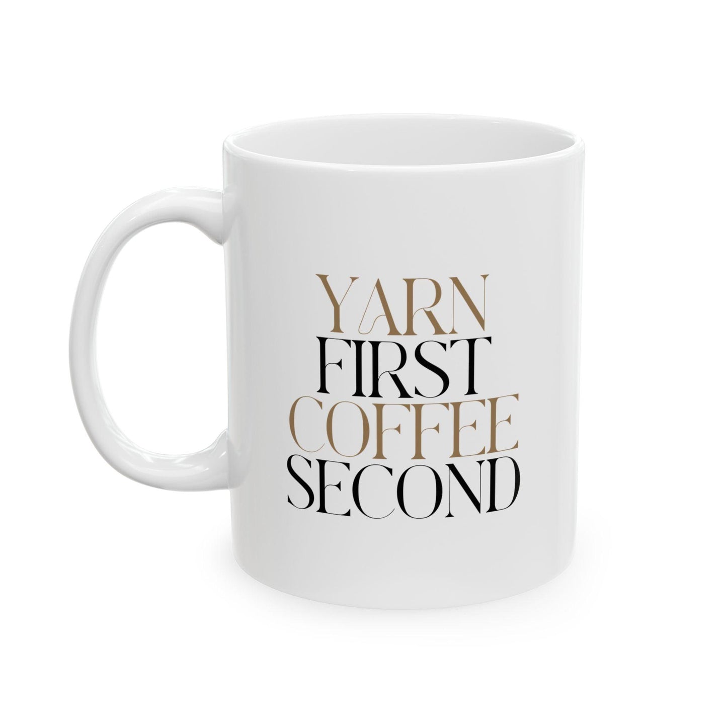 "Yarn First, Coffee Second" Keramisk kaffemugg – Stick- &amp; Virkningspresent