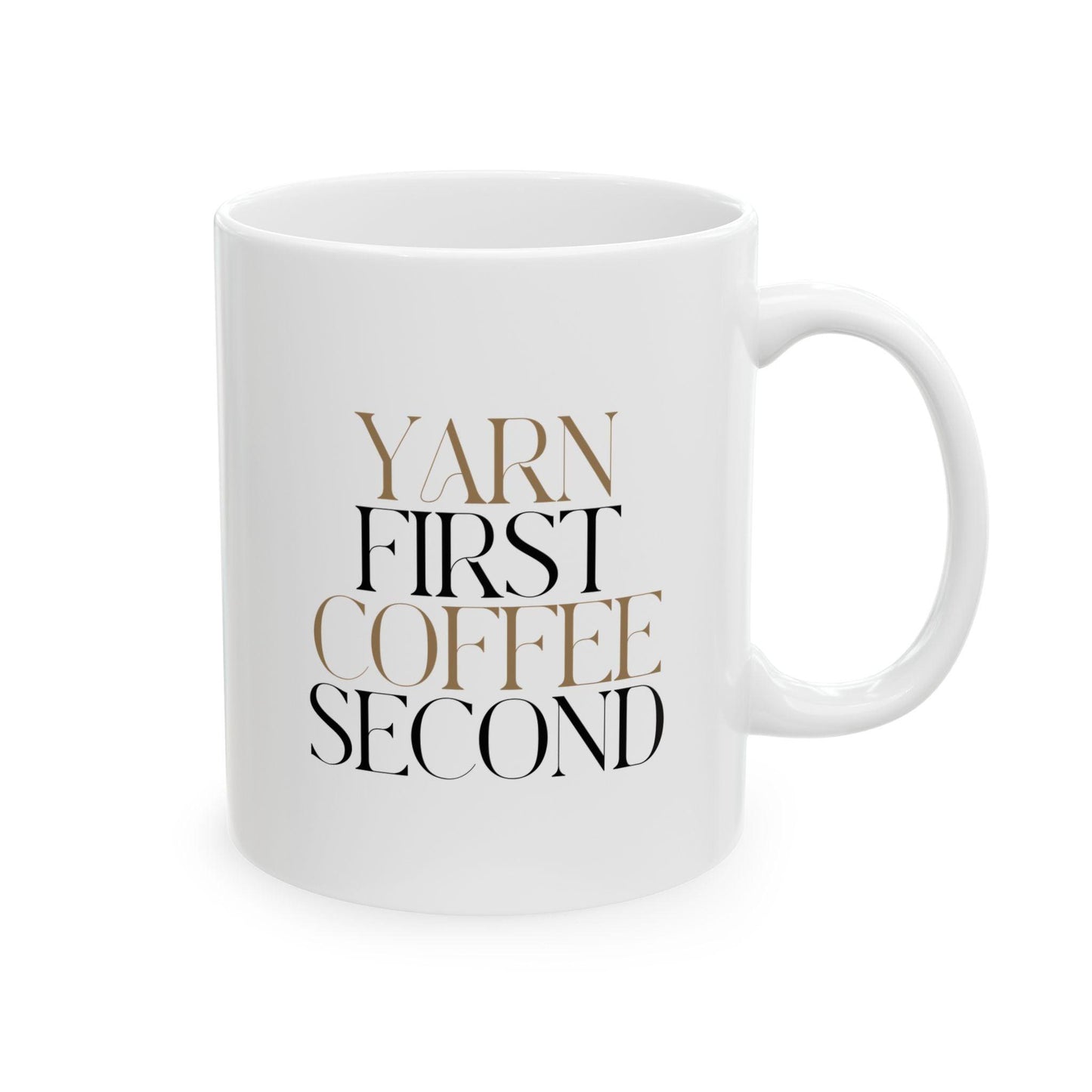 "Yarn First, Coffee Second" Keramisk kaffemugg – Stick- &amp; Virkningspresent